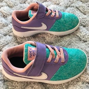 Toddler girls Nike tennis shoes (size 10.5)